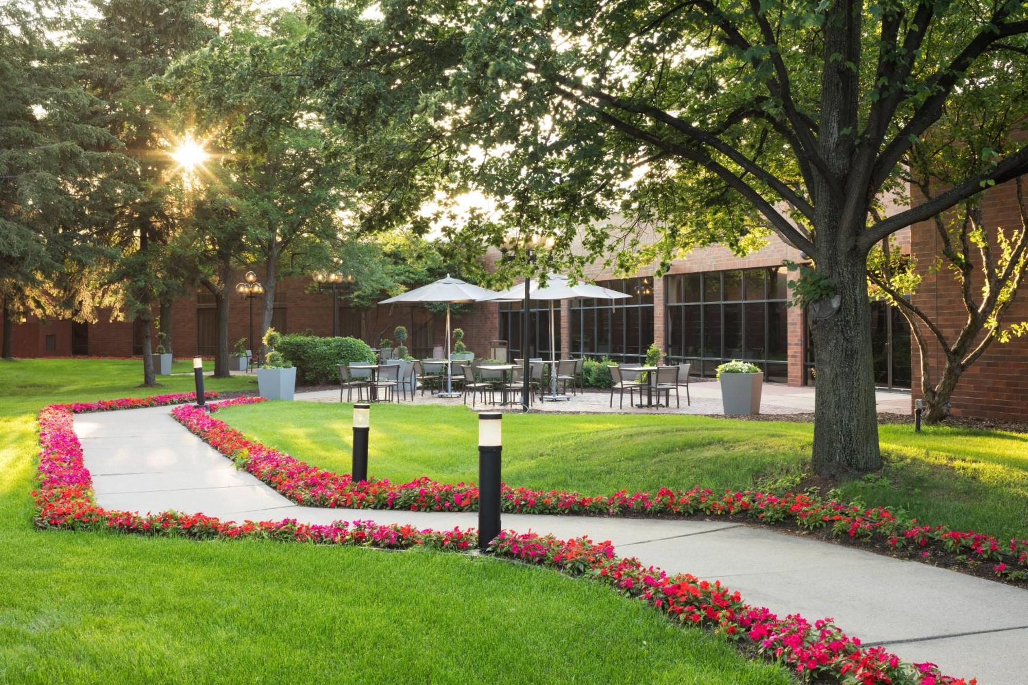 Delta Hotels By Marriott Minneapolis Northeast Bagian luar foto