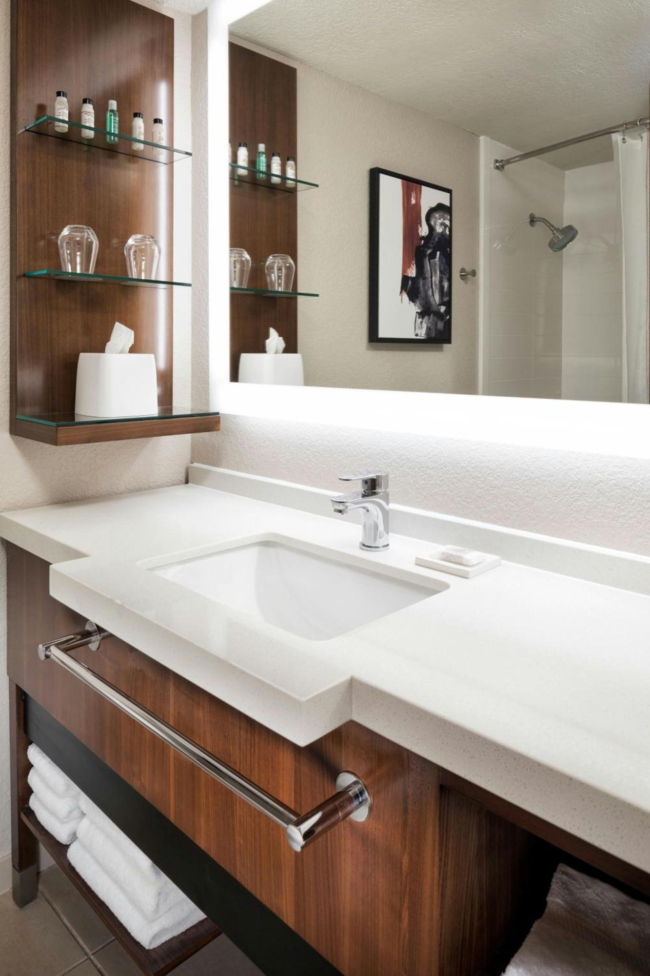 Delta Hotels By Marriott Minneapolis Northeast Bagian luar foto